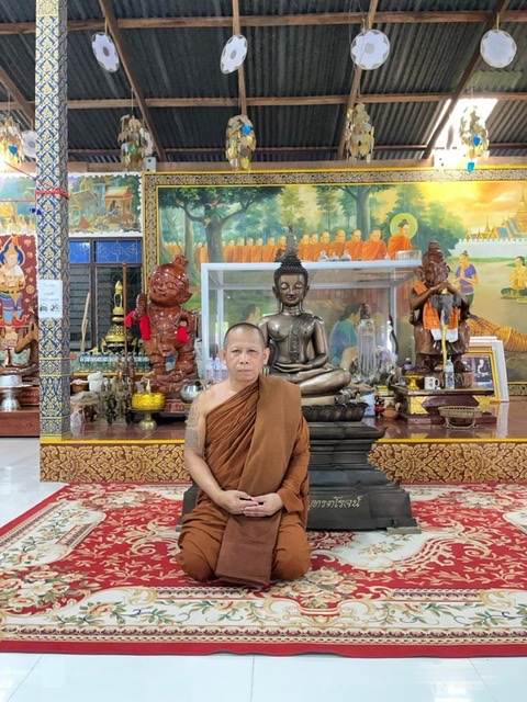 Construction of Buddha Statue at Wat Phu Noi 304-0